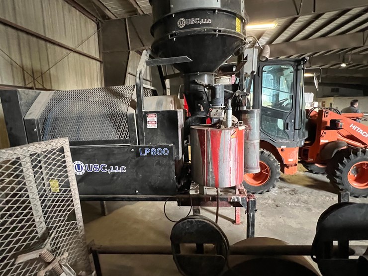 usc-800-seed-treater-with-guardrails-and-screen-image-37