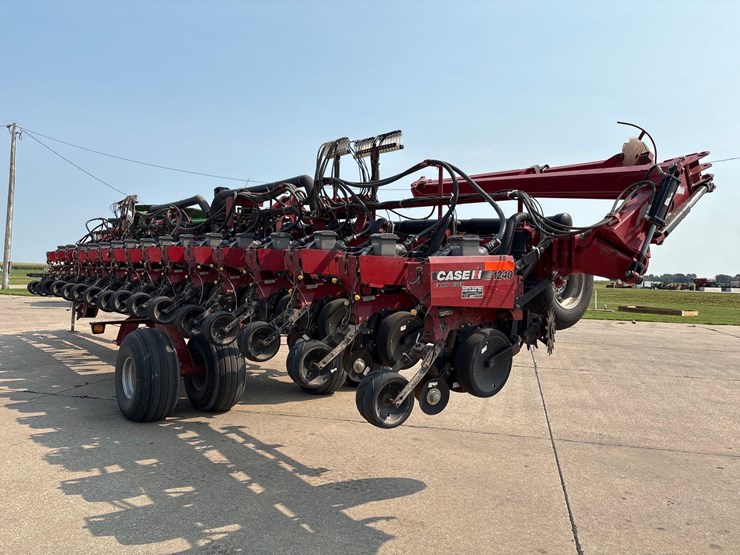 2011-case-ih-1240-image-4
