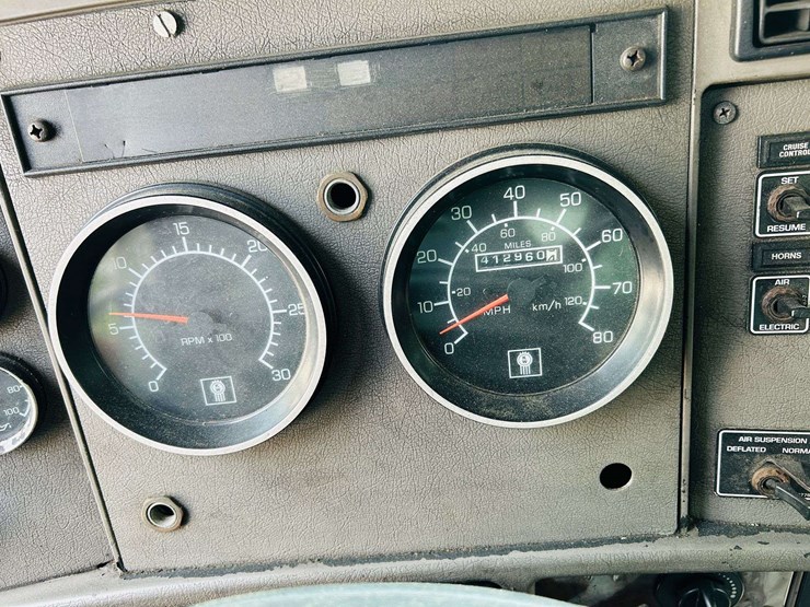 2005-kenworth-t300-image-67