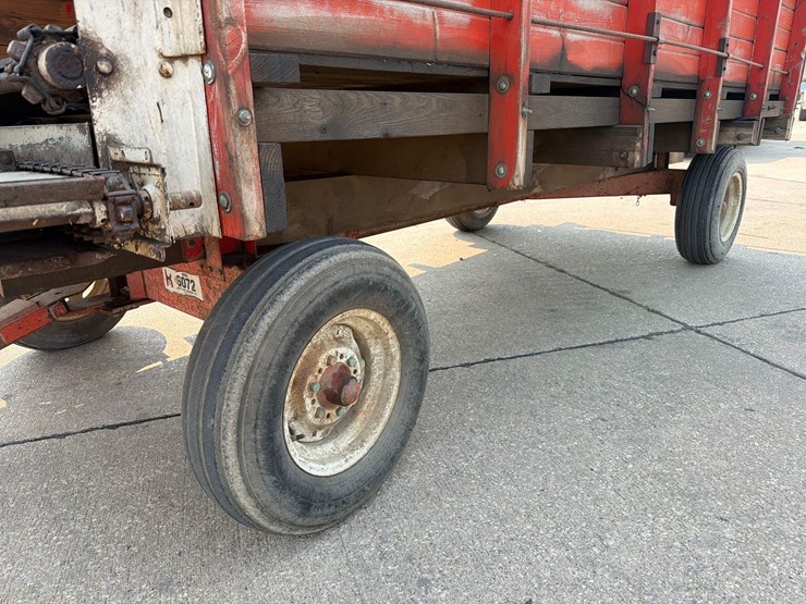 lindsay-14ft-front-unload-silage-wagon-image-6