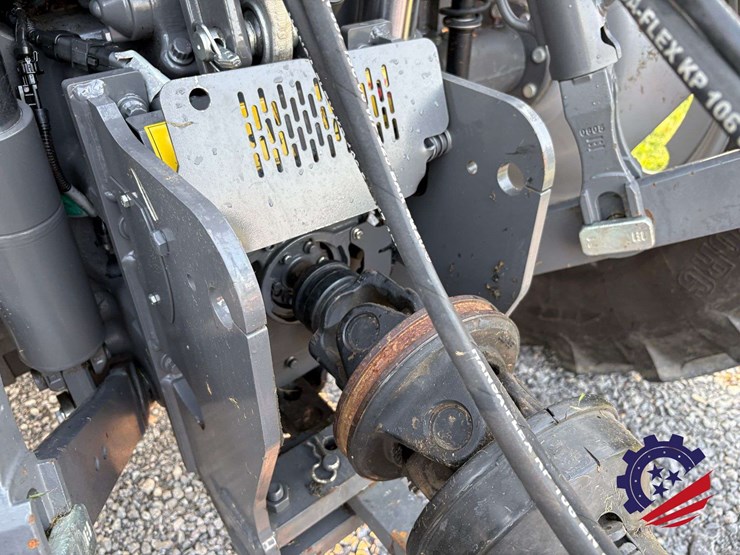 2023-massey-ferguson-5711-image-30