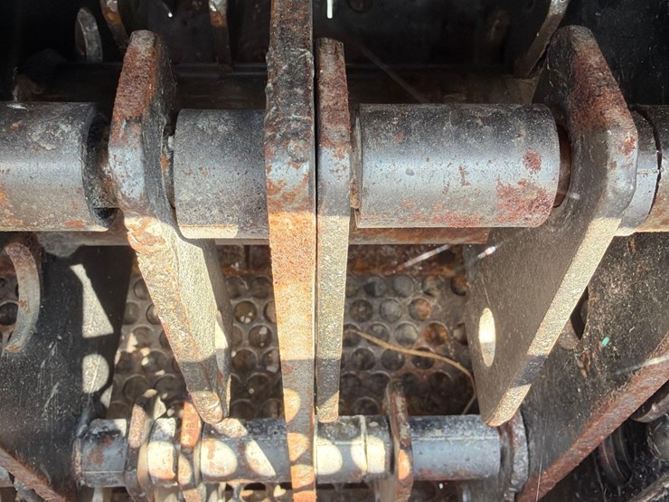 new-holland-358-image-30