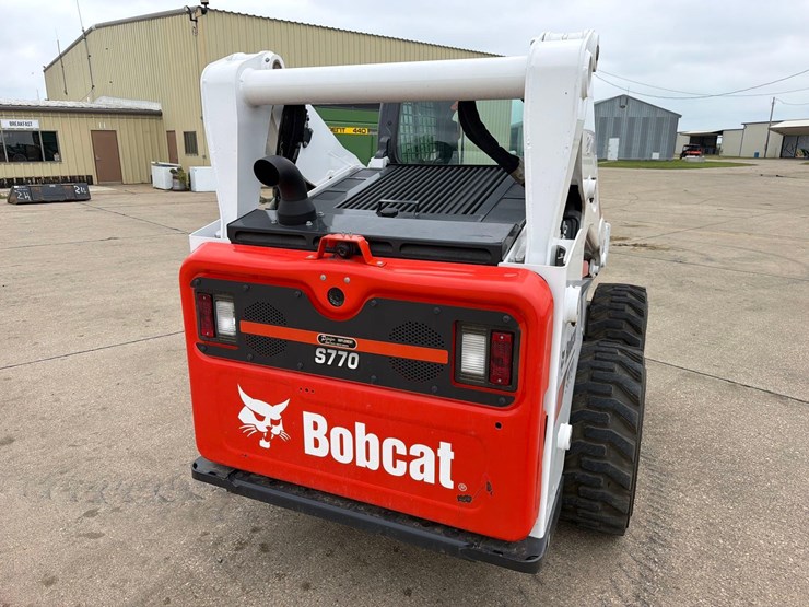 2022-bobcat-s770-image-26