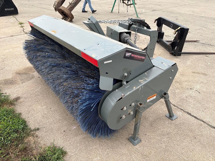 worksaver-6ft-3pt-hydraulic-broom-image-2