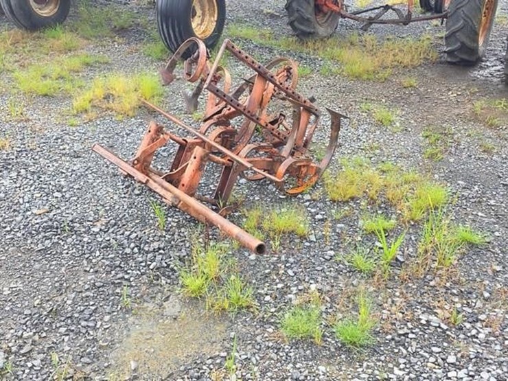 allis-chalmers-ca-tractor-w/cultivators-(runs)-image-14