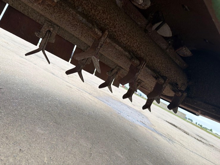 john-deere-220-image-23