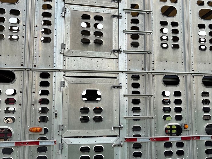 2014-wilson-livestock-trailer-image-50