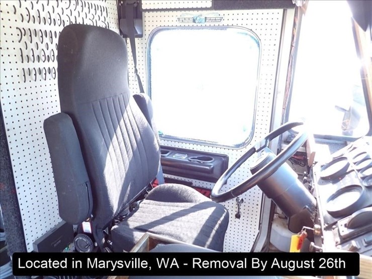 2001-freightliner-mt55-image-8