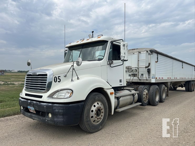 2005-freightliner-columbia-120-image-1