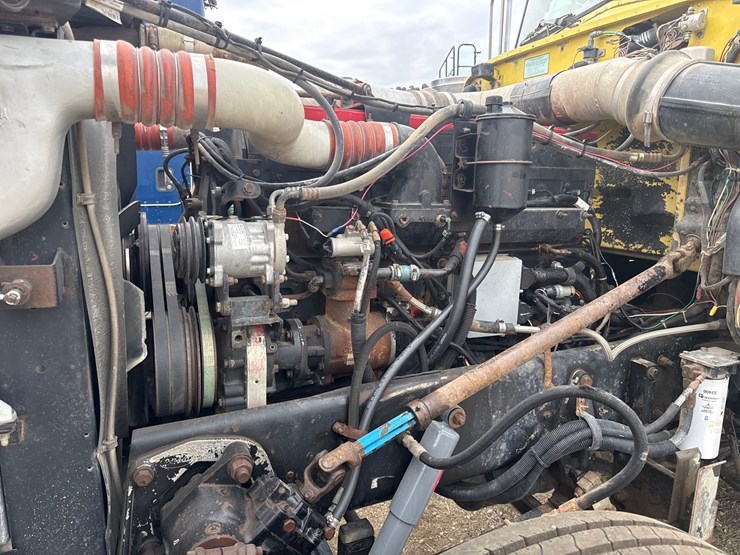 1995-peterbilt-379-image-56