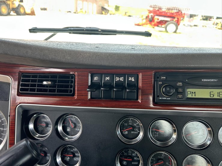 2007-kenworth-w900-image-24