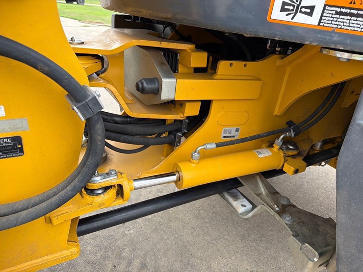 2021-deere-324l-image-30
