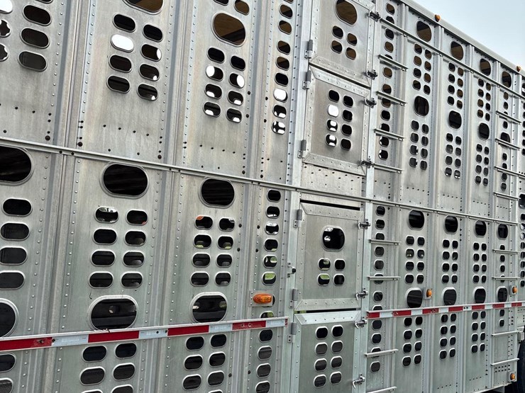 2014-wilson-livestock-trailer-image-47