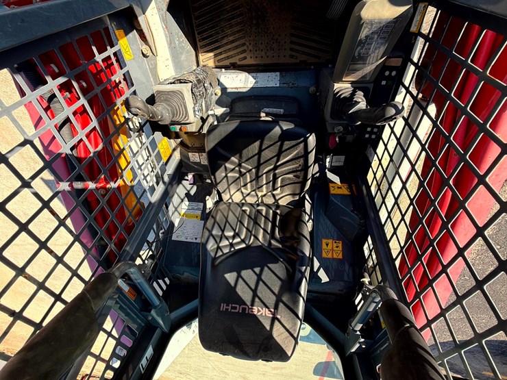 2019-takeuchi-tl8-image-10