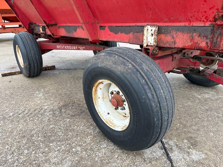 roda-12ft-rear-unload-metal-silage-wagon-image-13