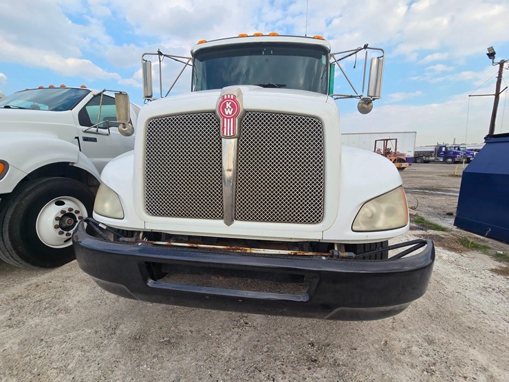 2010-kenworth-t370-image-24