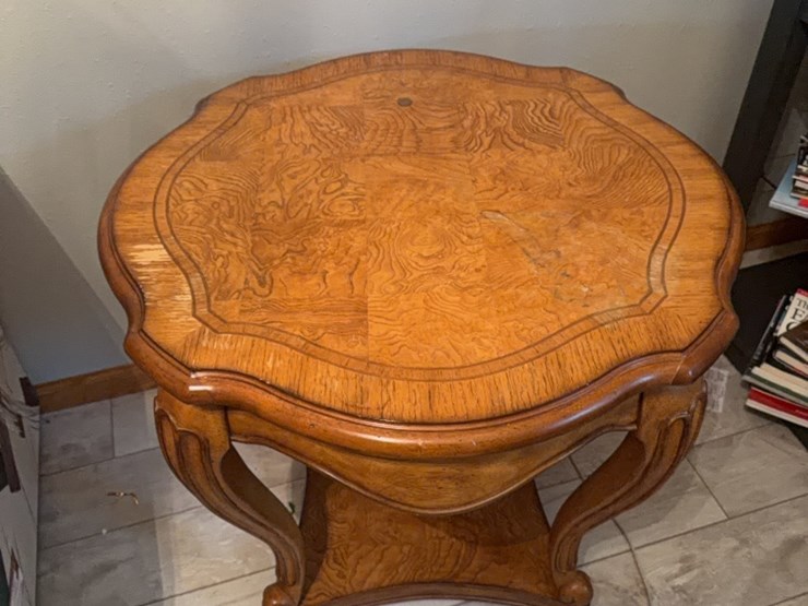 lamp-table,-note-showing-a-bit-of-wear-on-top-image-1