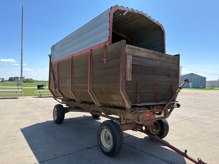 roorda-16ft-rear-unload-silage-wagon-image-3