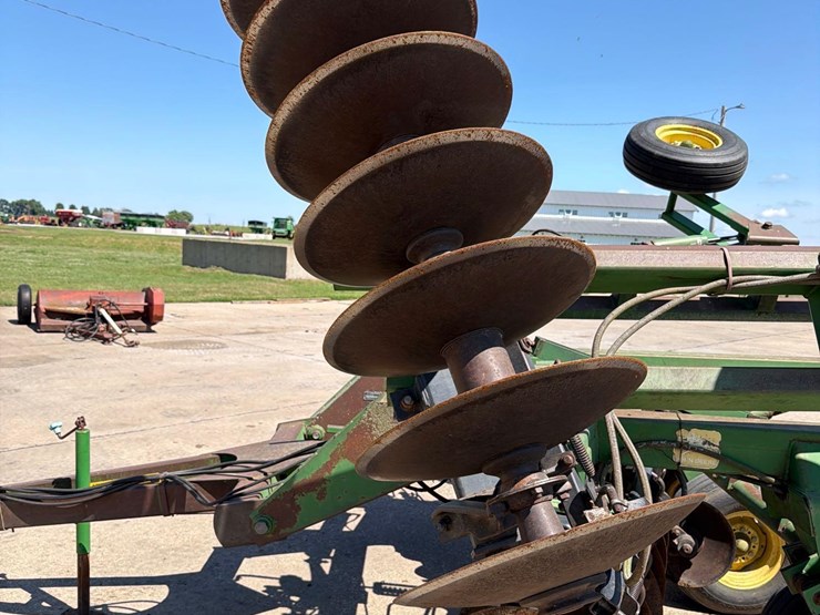 john-deere-630-image-10