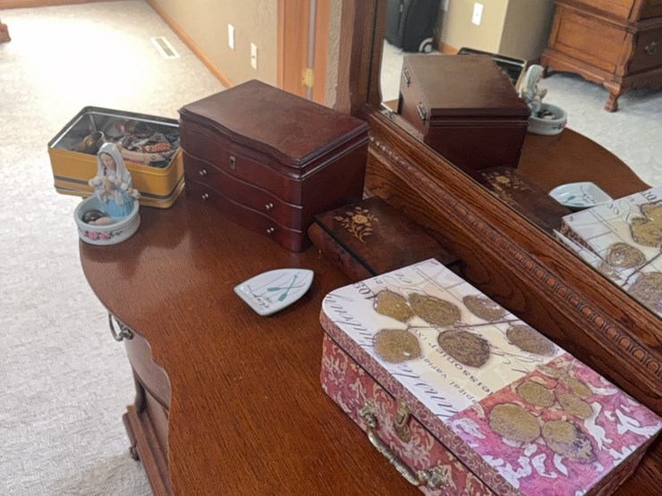 jewelry-and-jewelry-boxes-image-1
