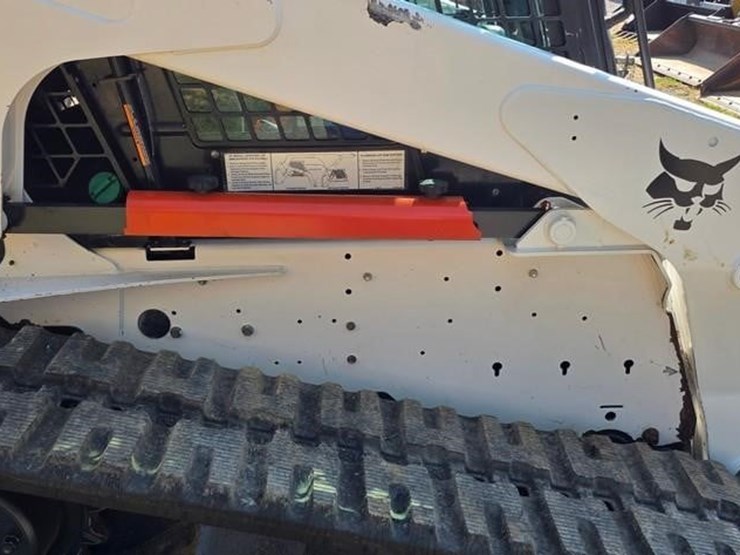 2010-bobcat-t300-image-12