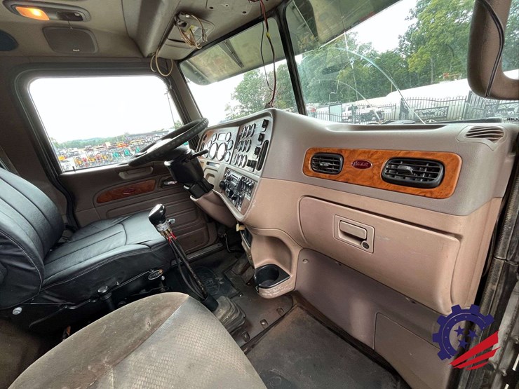 2008-peterbilt-365-image-62