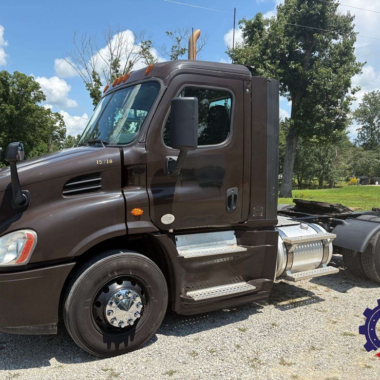 2017 FREIGHTLINER CASCADIA 113