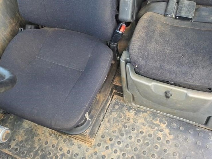 2011-caterpillar-740-image-58