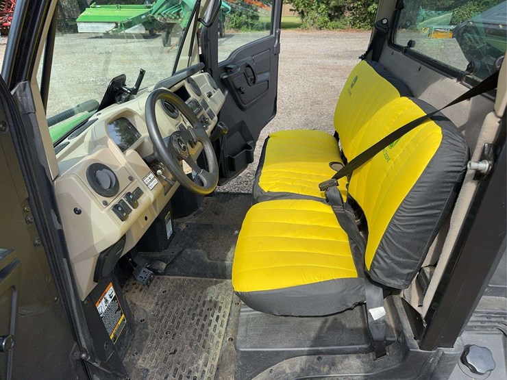2022-john-deere-gator-image-10