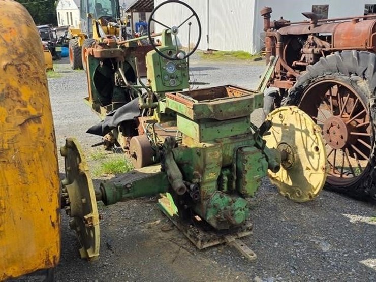 john-deere-tractor-(not-running)-image-3