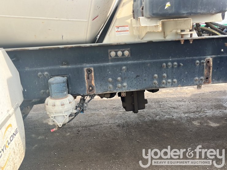 2018-freightliner-114sd-image-42