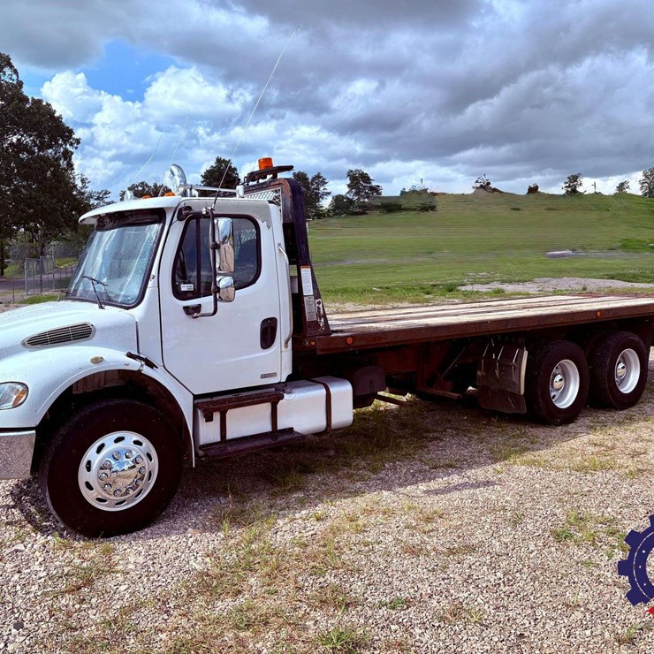 2006 FREIGHTLINER M2 106