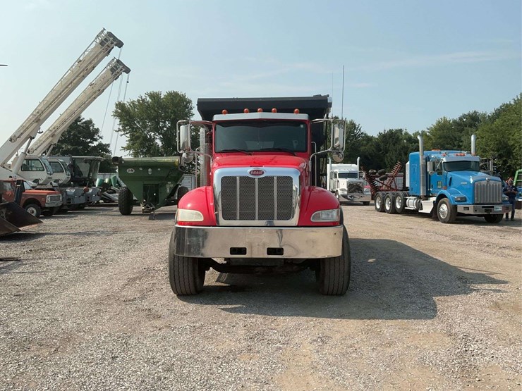 2017-peterbilt-348-image-3
