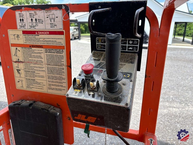 2001-jlg-2032e2-image-10