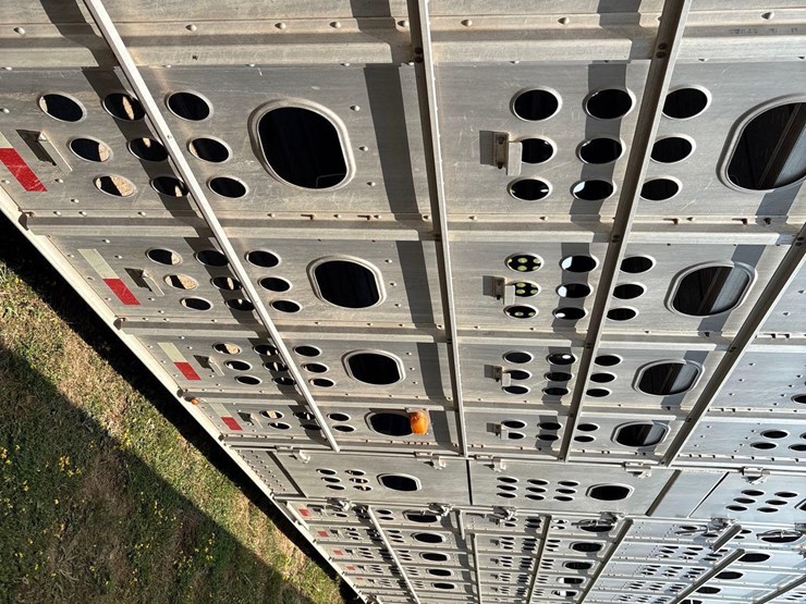 2016-merrit-102"-x-48ft-semi-livestock-trailer-image-34