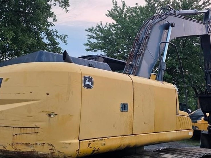 2011-deere-240d-lc-image-24