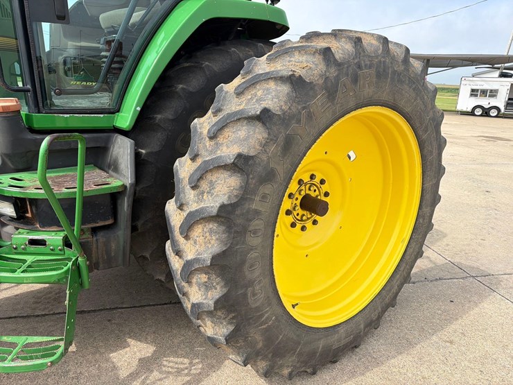 john-deere-8200-image-8