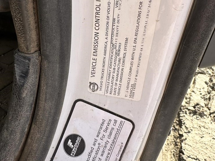 2014-volvo-vhd84ft200-image-67