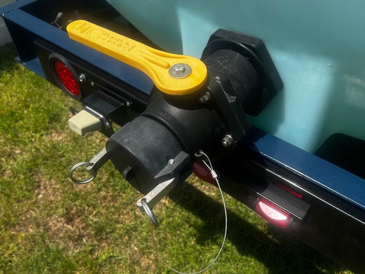 pristine-ag-spray-tanker-trailer-with-1610-gallon-tank-and-as300-pump-image-10