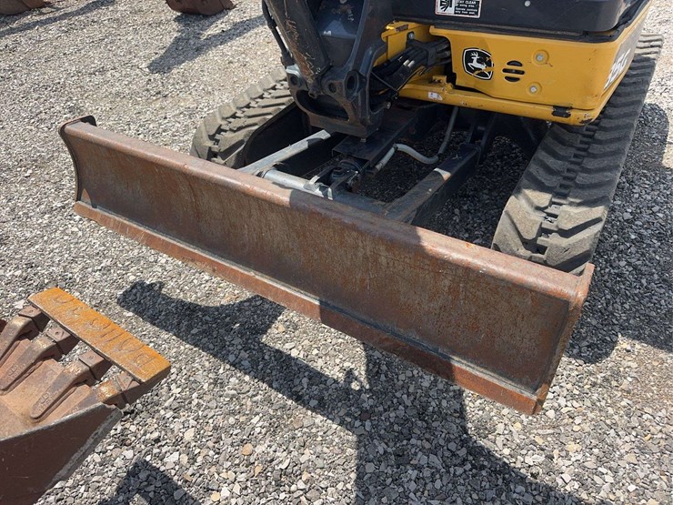 2020-deere-35g-image-10