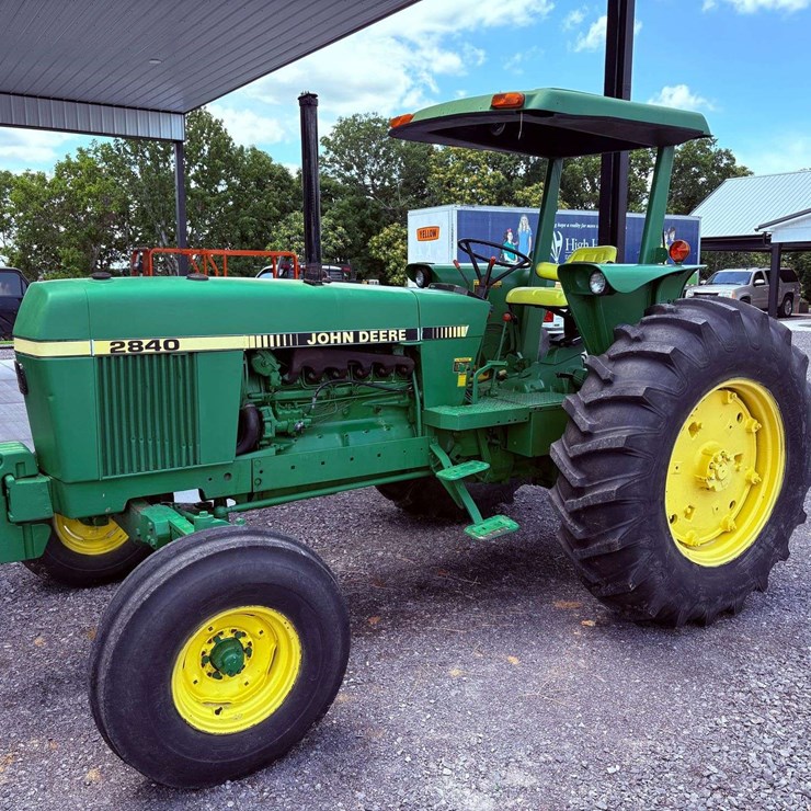 JOHN DEERE 2840