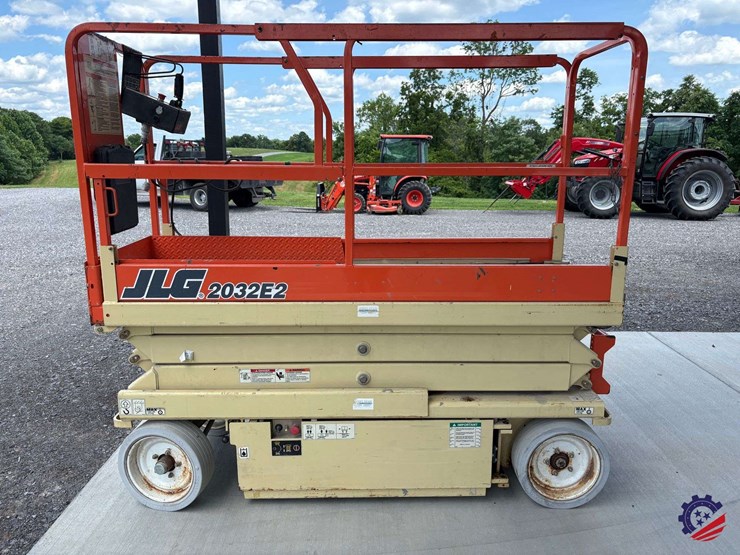 2001-jlg-2032e2-image-1