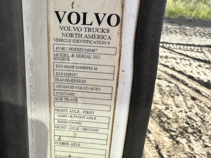 2014-volvo-vhd84ft200-image-56