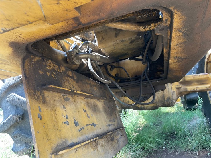 2010-caterpillar-553-image-53