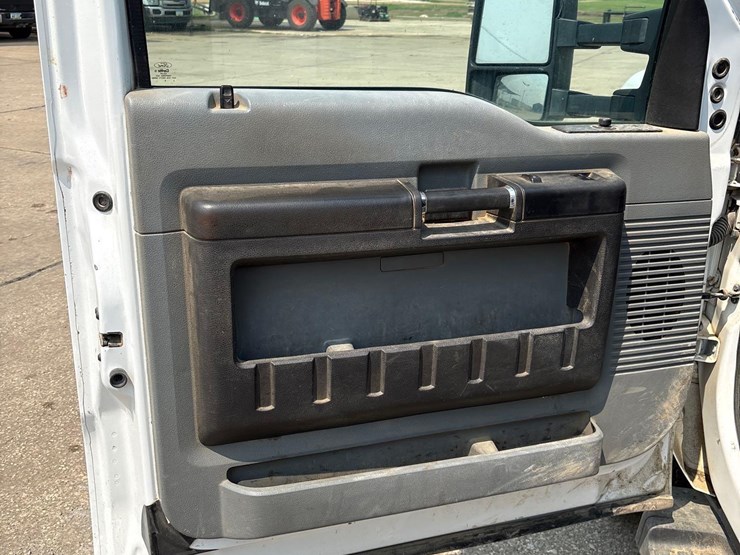 2015-ford-f350-image-32