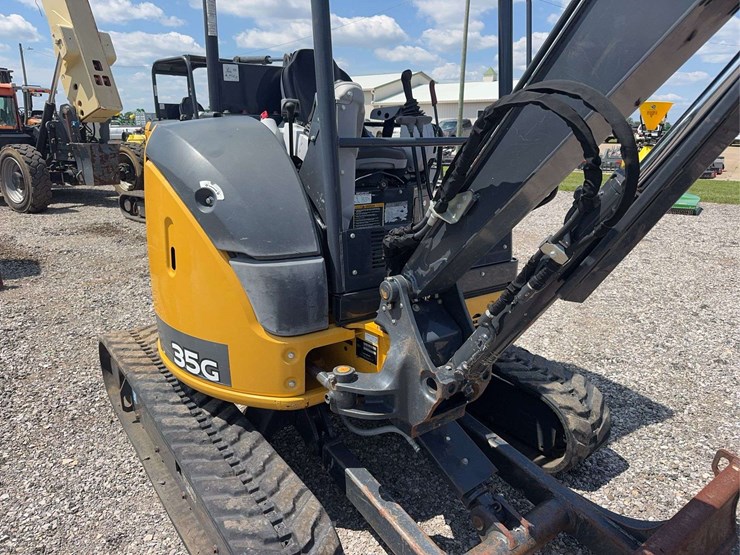2020-deere-35g-image-5
