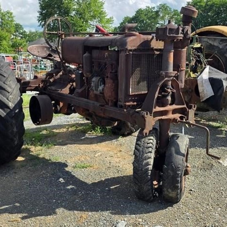 FARMALL F20 TRACTOR (NOT RUNNING)
