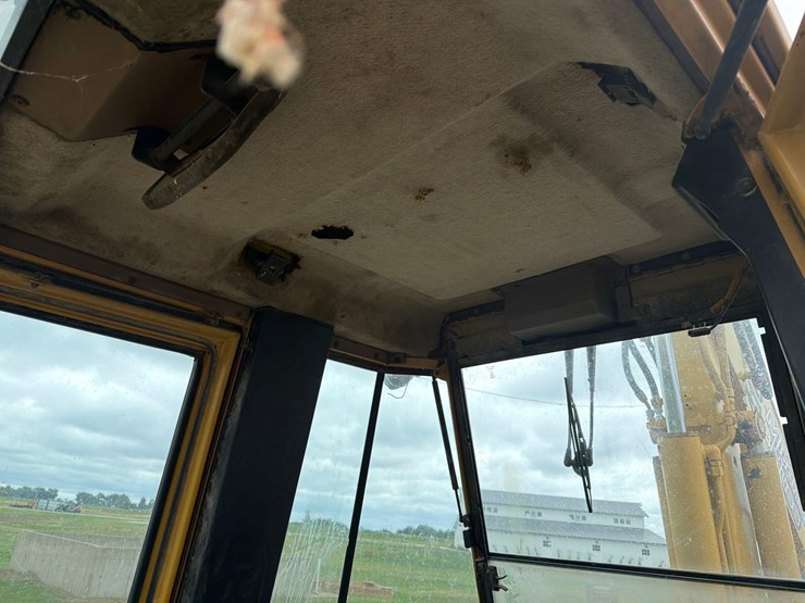 caterpillar-416-image-37