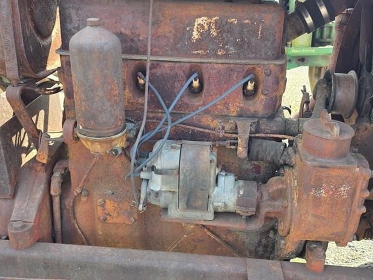 farmall-f20-tractor-(not-running)-image-19