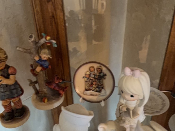 precious-moments-set,-also-more-goebel-pieces,-west-germany.-winning-bidder-takes-all-(19-total)-image-7